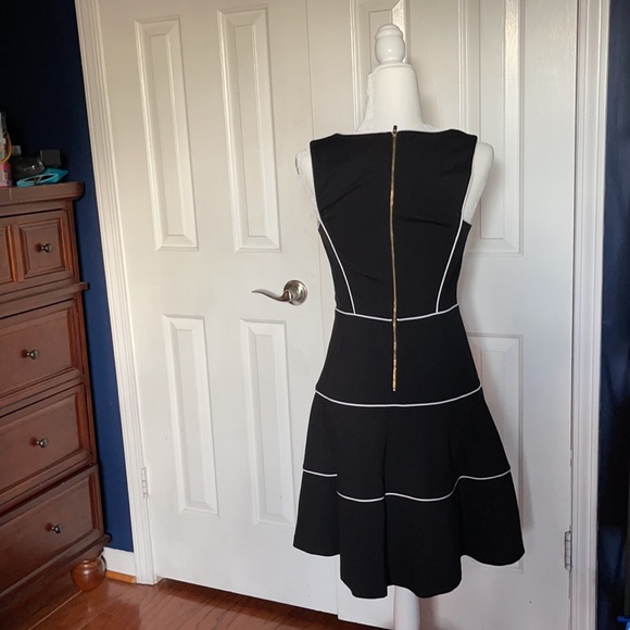 Banana Republic Dress Women's Sz 6 Black White Sleeveless Fit Flare - Picture 6 of 6